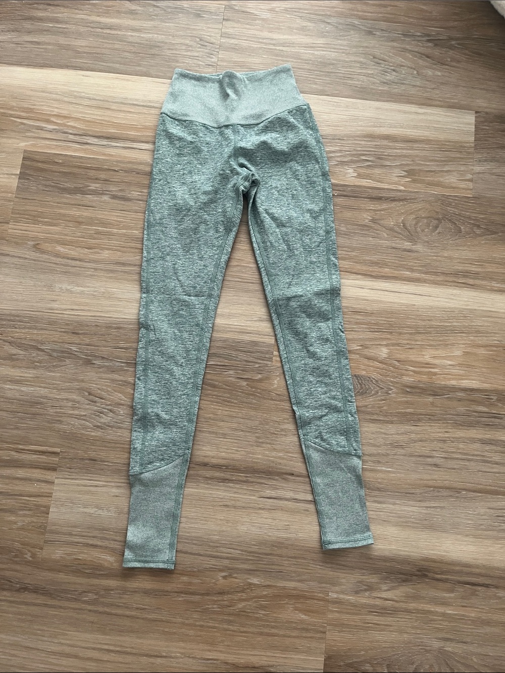 ALO Yoga Heathered Sage Pullover Top